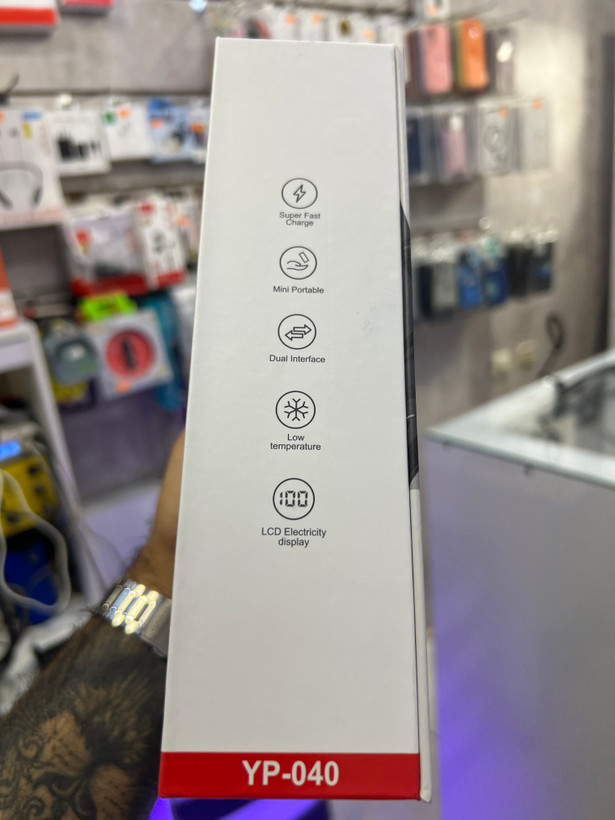 پاوربانک 22.5 وات یوشیتا مدل FAST CHARGE ظرفیت 30000 میلیآمپرساعت